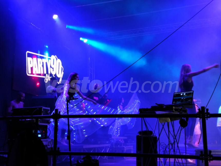 "Party90 Show", Casalbordino lido in festa con Roby Santini nella  1ª "Notte delle Stelle"