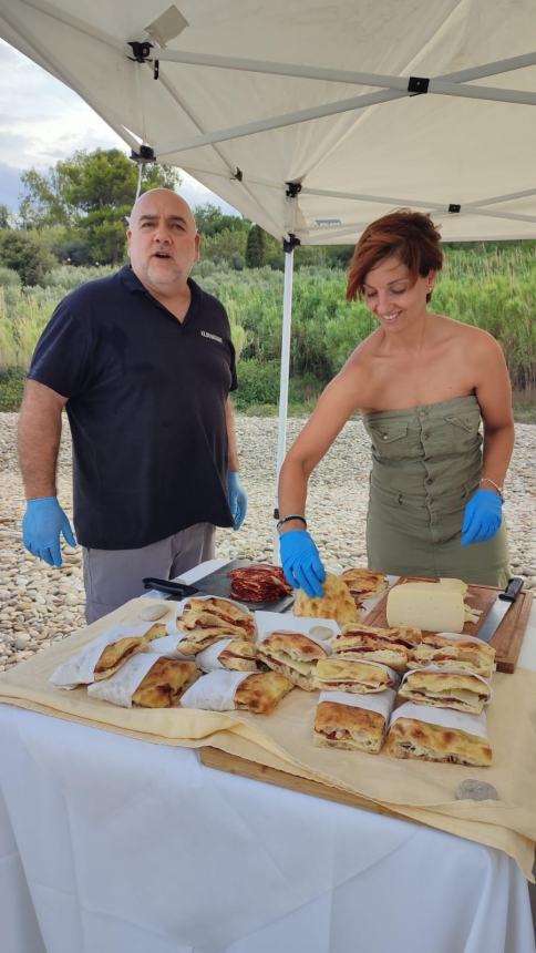 Emozioni con la musica di Anastasia e Max Padoan sulla spiaggia di San Nicola