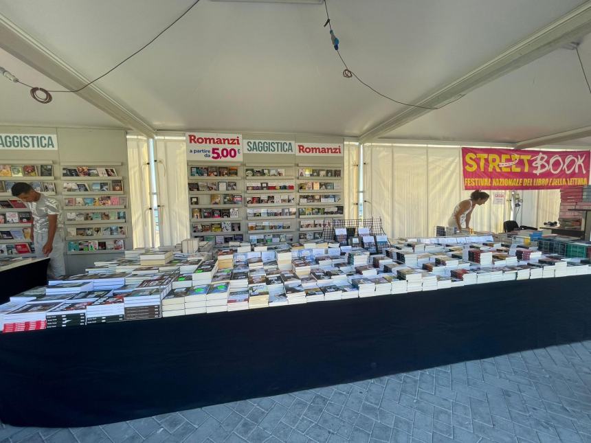 Street book festival in piazza Sant'Antonio 