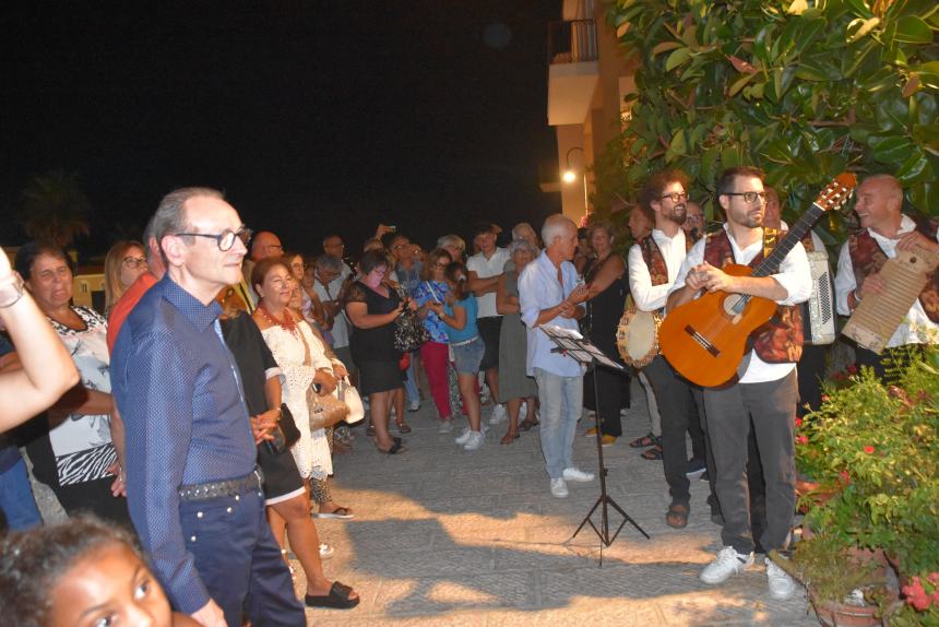 Ciripiripiccula nei vicoli del borgo antico, notte di mezza estate all'insegna della termolesità