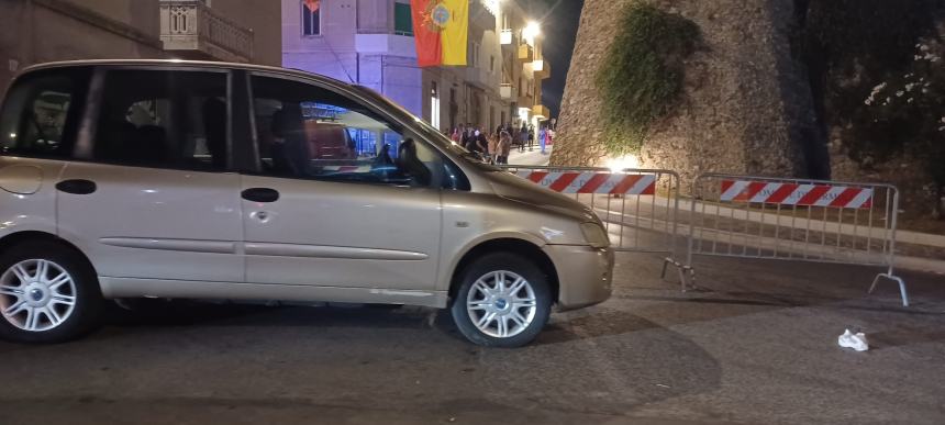 «E se deve passare un'ambulanza?»