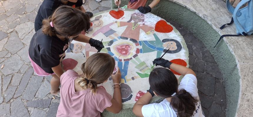 80 bambini insieme per rigenerare la Pista di Pattinaggio nella Villa  