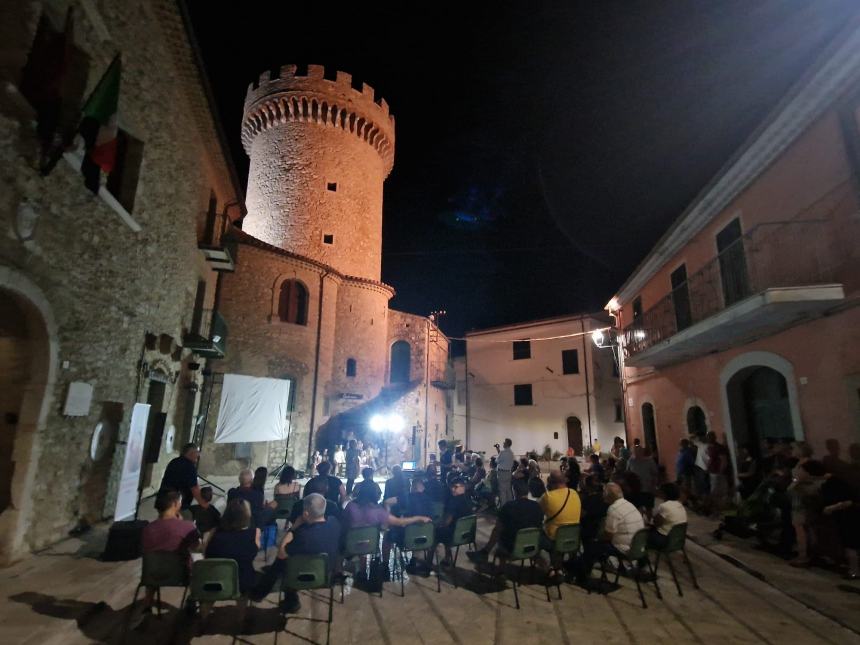 “I Cunde”: ai piedi della Torre Angioina nel cuore del borgo antico