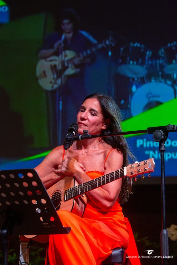 Paola Turci con la sua voce dipinge un affresco della grande musica italiana ai Giardini d'Avalos