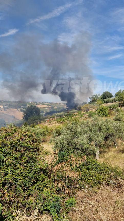 Incendio a Sant'Antonio Abate, intervengono i vigili del fuoco 