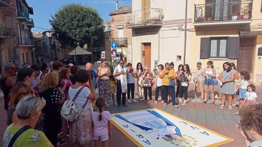 L'Infiorata all'Uncinetto Itinerante per la 1ª volta a Monteodorisio: “Un lavoro unico”