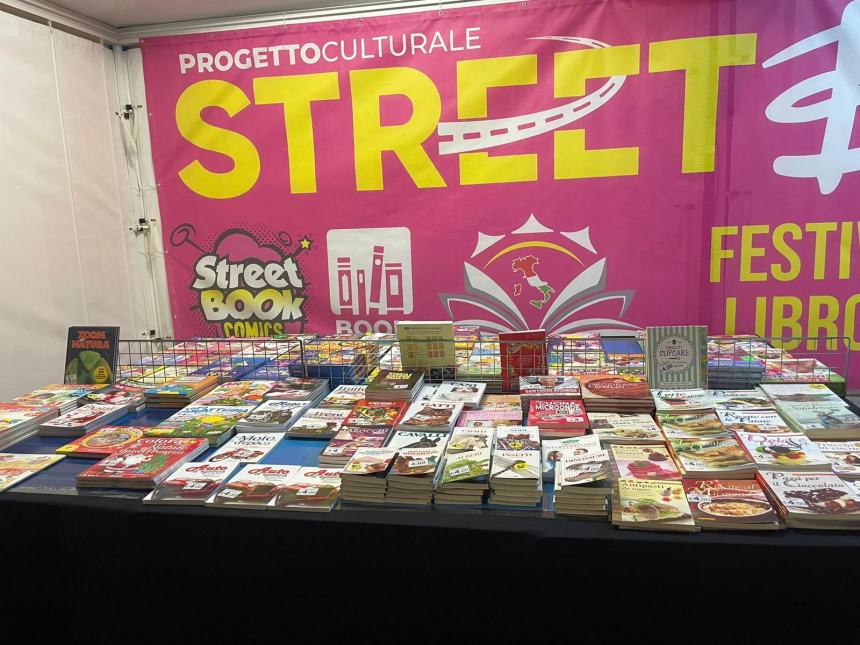 Street book festival in piazza Sant'Antonio 