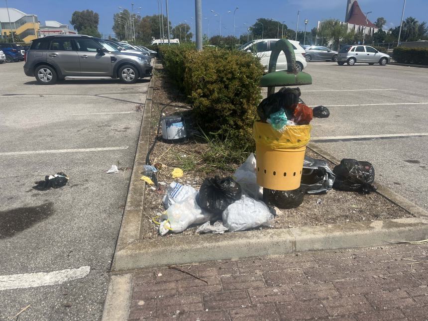 Al parcheggio dell'ospedale San Timoteo 