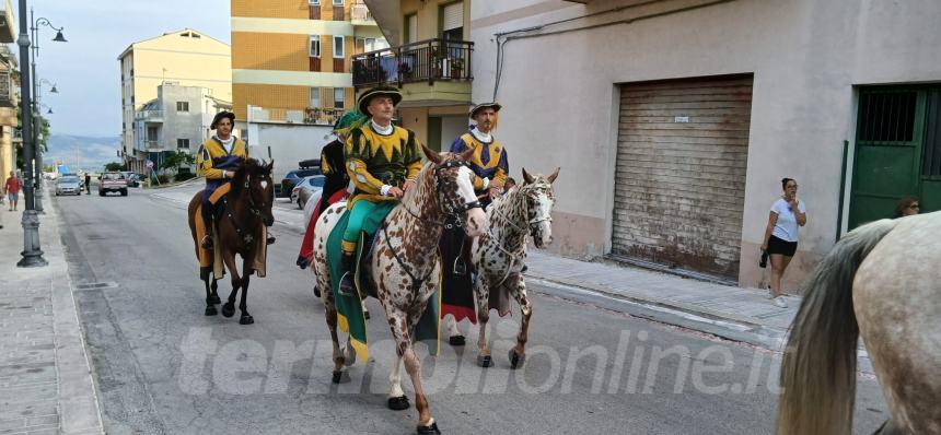 I colori della tradizione: il successo del Palio di San Nicola 