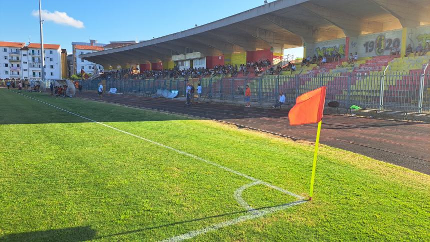 L'allenamento congiunto allo stadio Cannarsa Termoli 1920-Montenero calcio