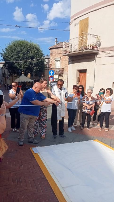 L'Infiorata all'Uncinetto Itinerante per la 1ª volta a Monteodorisio: “Un lavoro unico”