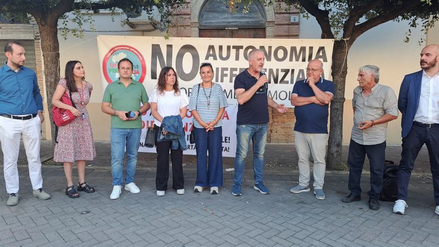 «No all'autonomia differenziata», il dissenso portato in piazza a San Giacomo