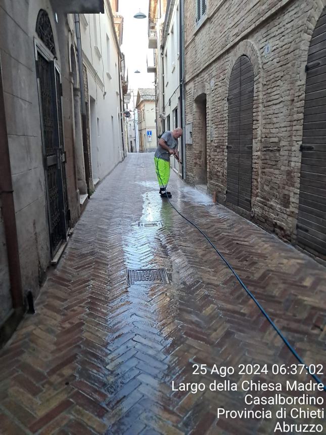 Interventi di pulizia straordinaria per le strade del centro storico di Casalbordino