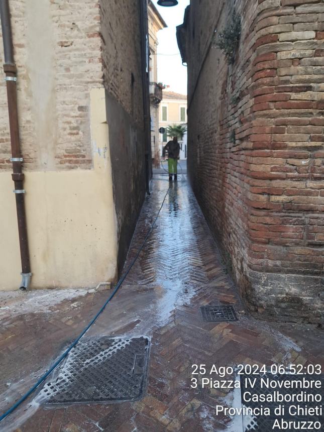 Interventi di pulizia straordinaria per le strade del centro storico di Casalbordino