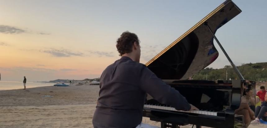 Sulle note del pianista Simone Sala Casalbordino accoglie l’alba del Ferragosto