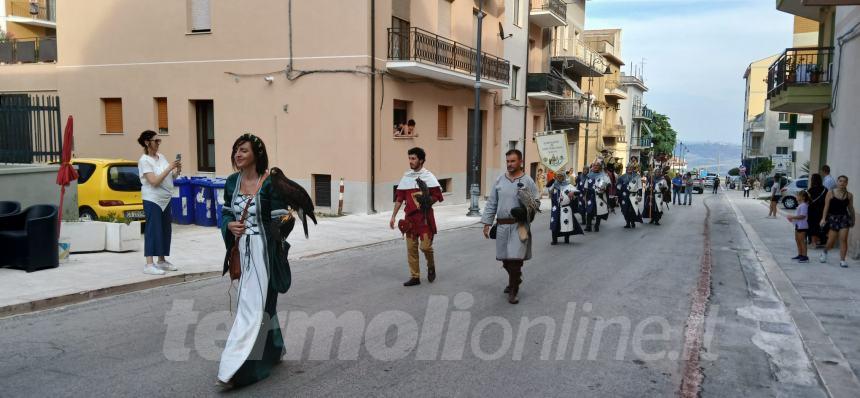 I colori della tradizione: il successo del Palio di San Nicola 