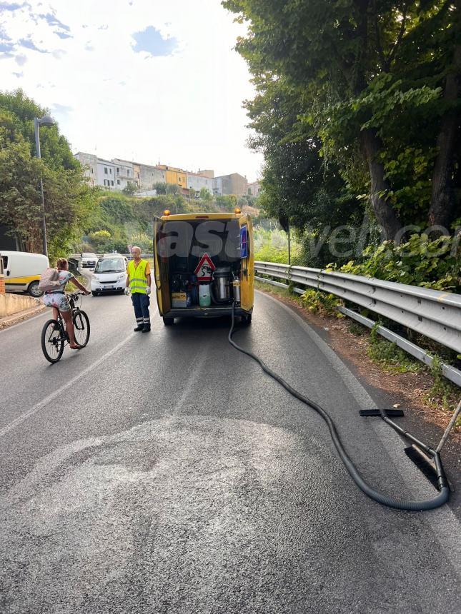 Autocisterna perde olio in via Istonia e raggiunge Monteodorisio: viabilità in tilt