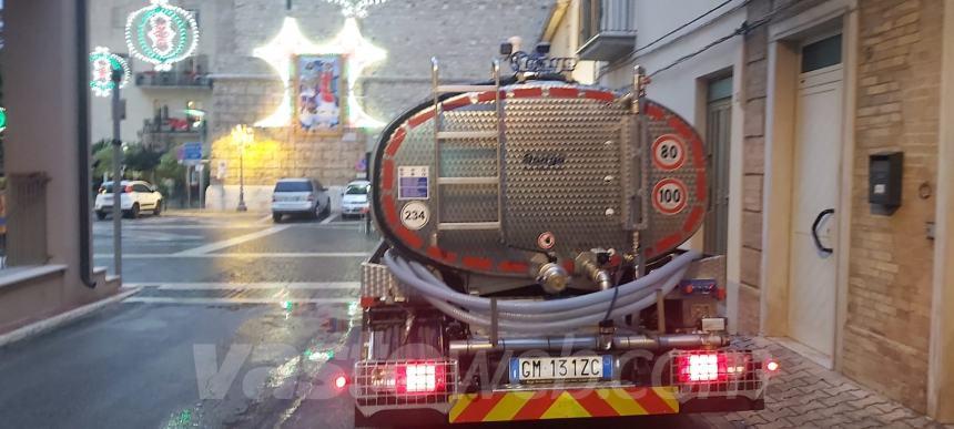 Crisi idrica: autobotti nel Vastese, a Monteodorisio tubatura rotta in pieno centro