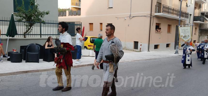 I colori della tradizione: il successo del Palio di San Nicola 