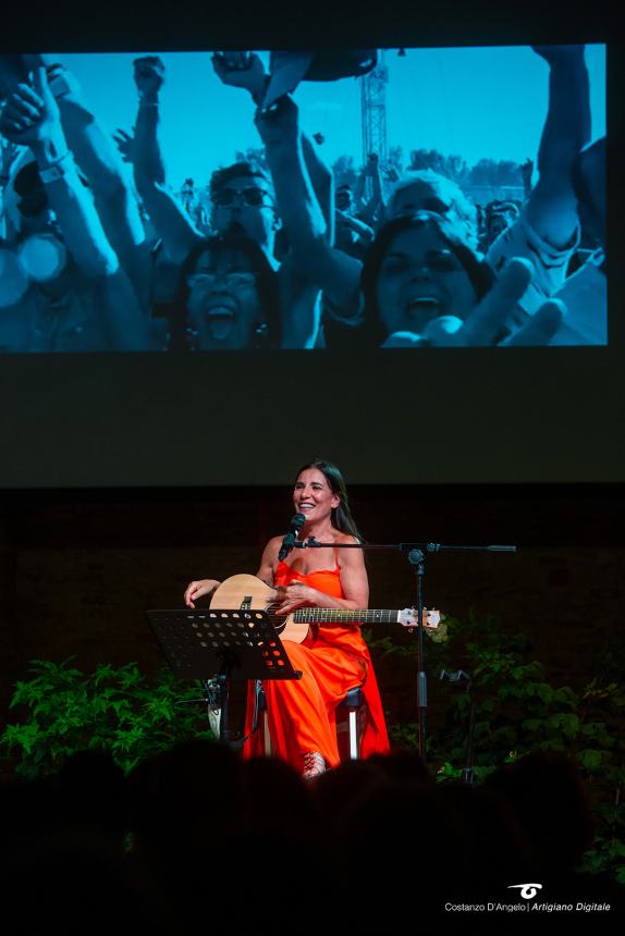 Paola Turci con la sua voce dipinge un affresco della grande musica italiana ai Giardini d'Avalos