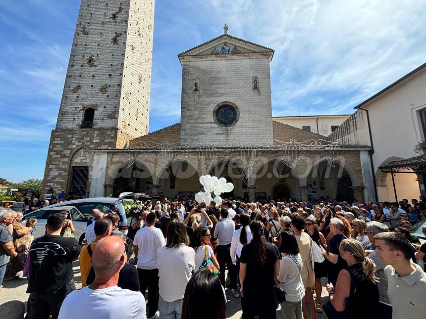 In tanti a Lanciano per l’ultimo saluto al 19enne Carlo Rizzi 