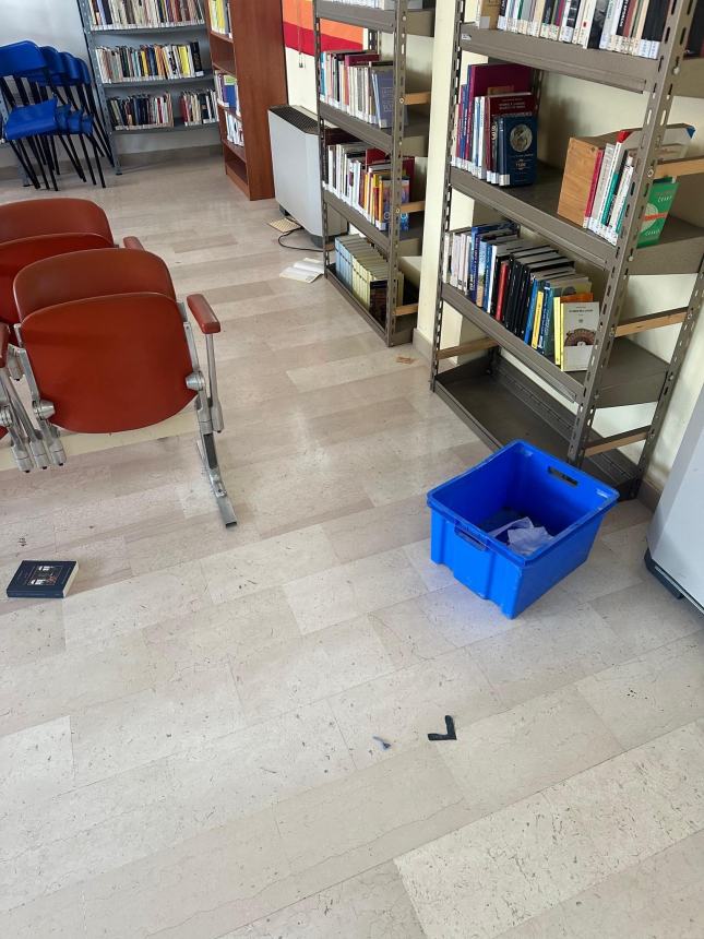 Vandalismo imperante a Lentella: a soqquadro anche la biblioteca comunale