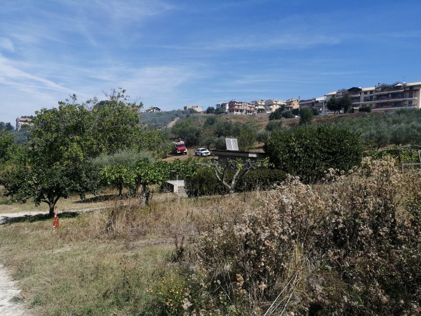 Incendio a Sant'Antonio Abate, intervengono i vigili del fuoco 