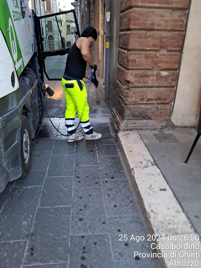 Interventi di pulizia straordinaria per le strade del centro storico di Casalbordino