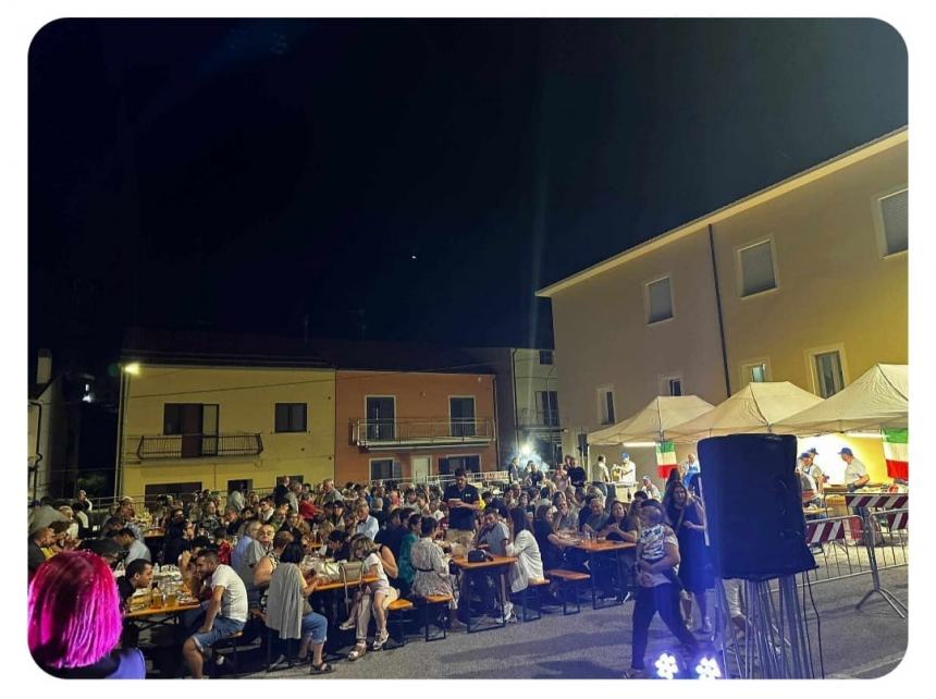 In tantissimi a Gissi per il festival della "Ddu Botte", l'organetto abruzzese