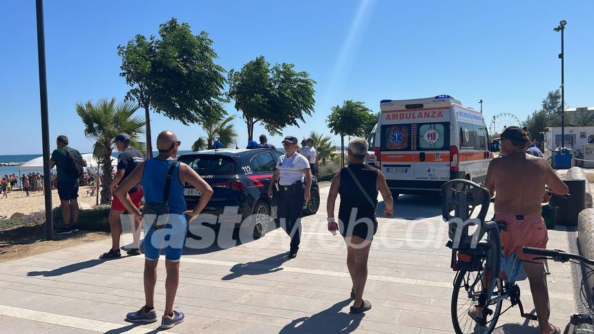 Signora  accusa malore sulla spiaggia di San Salvo Marina, allertato l'elisoccorso