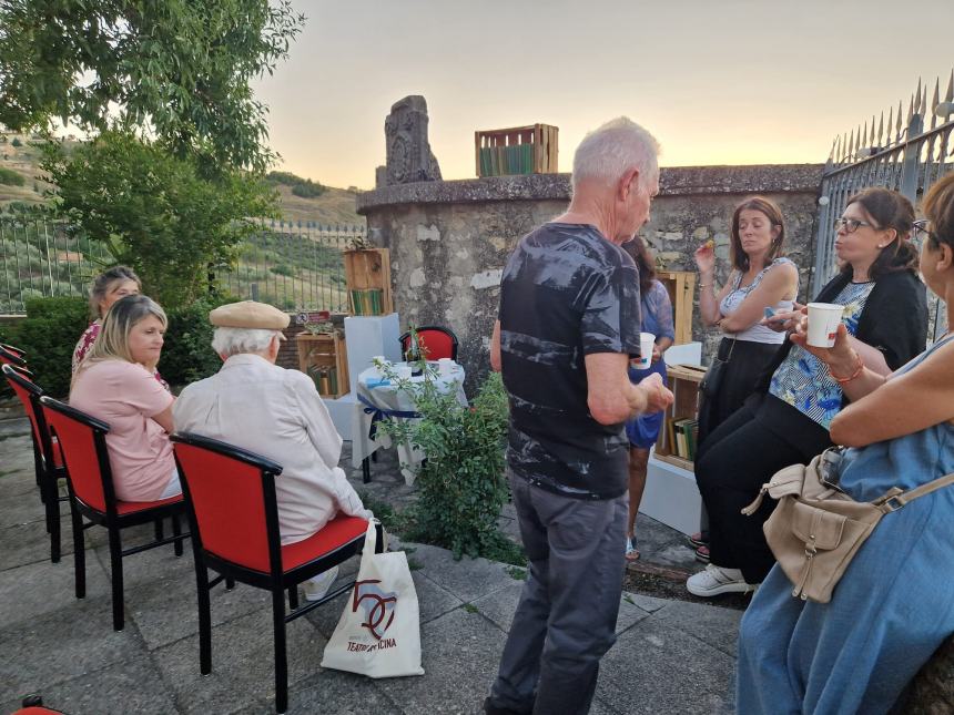 «Il Professore», la narrazione del mito di Antonio Casolino oltre ogni confine 