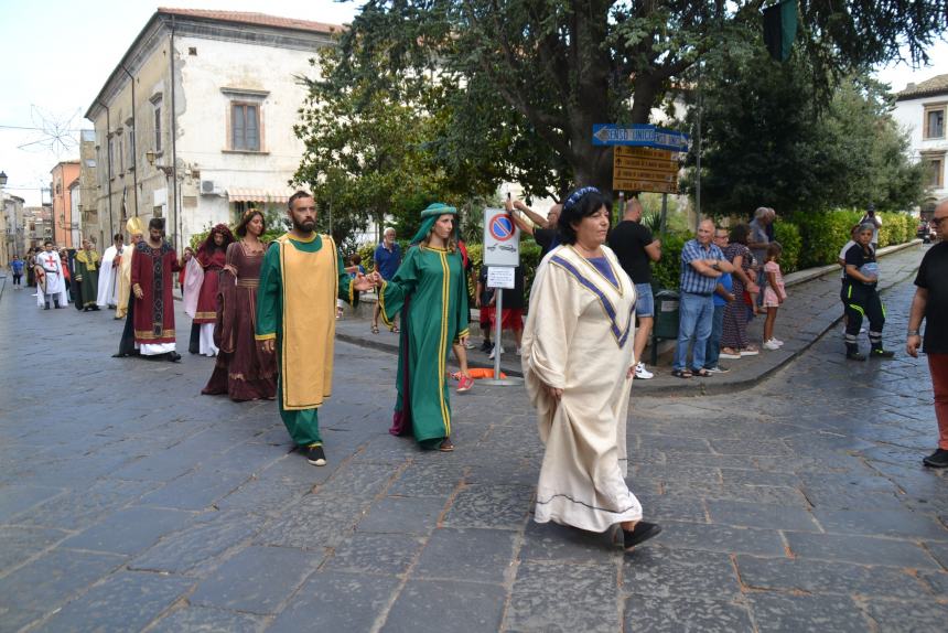 I colori della tradizione: il successo del Palio di San Nicola 