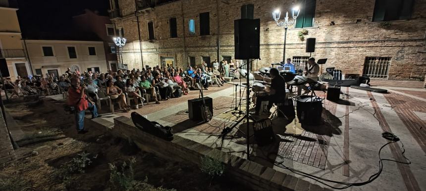 Pienone a Casalbordino alla serata tributo al talento jazzistico Angelo Canelli 