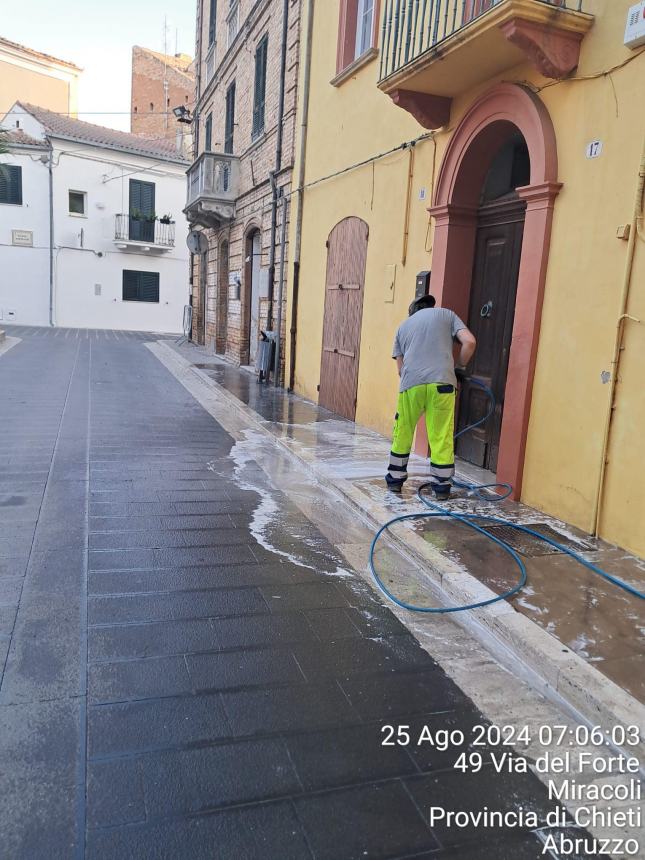 Interventi di pulizia straordinaria per le strade del centro storico di Casalbordino