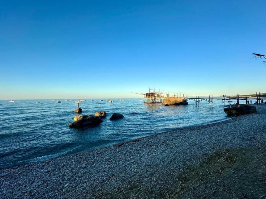 In tanti sul Trabocco Punta Le Morge per il tributo dei “Porto Franco” a Paolo Conte