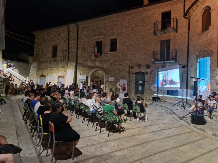 “I Cunde”: ai piedi della Torre Angioina nel cuore del borgo antico