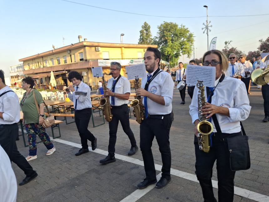 La statua della Madonna a Santa Maria degli Angeli in processione 