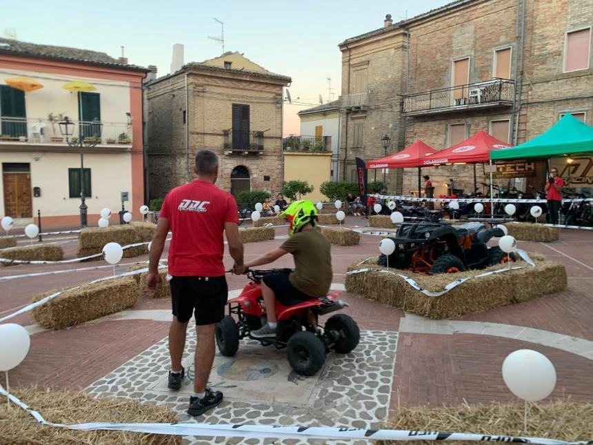 Con le canzoni di Vasco Rossi i “Senza Resa” infiammano Piazza Umberto I di Monteodorisio