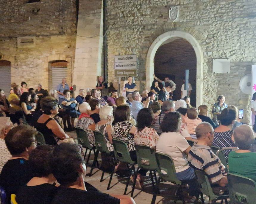 “I Cunde”: ai piedi della Torre Angioina nel cuore del borgo antico