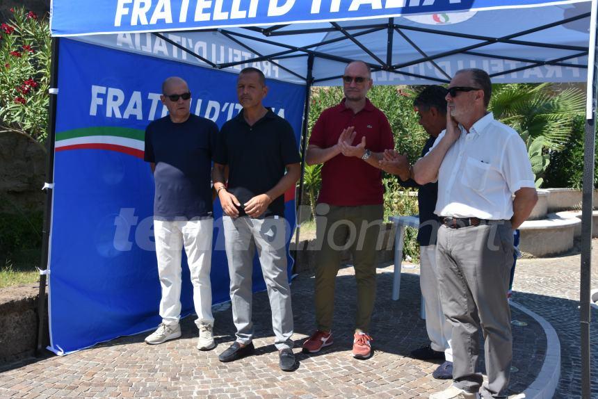 "Stiamo cambiando l'Italia": il gazebo di Fratelli d'Italia 