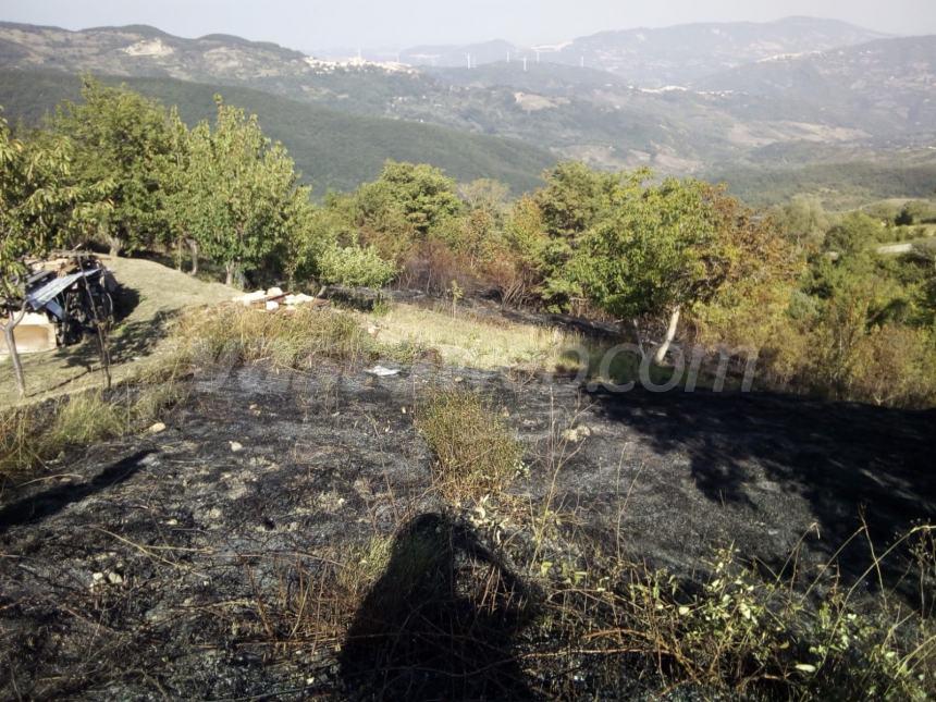 Rogo di sterpaglie in Contrada Valloni a Schiavi d’Abruzzo