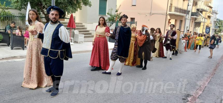 I colori della tradizione: il successo del Palio di San Nicola 