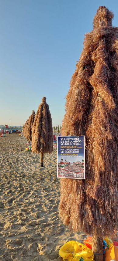 Sit-in balneatori, ombrelloni chiusi nel Vastese: "Vogliamo una legge che ci tuteli”