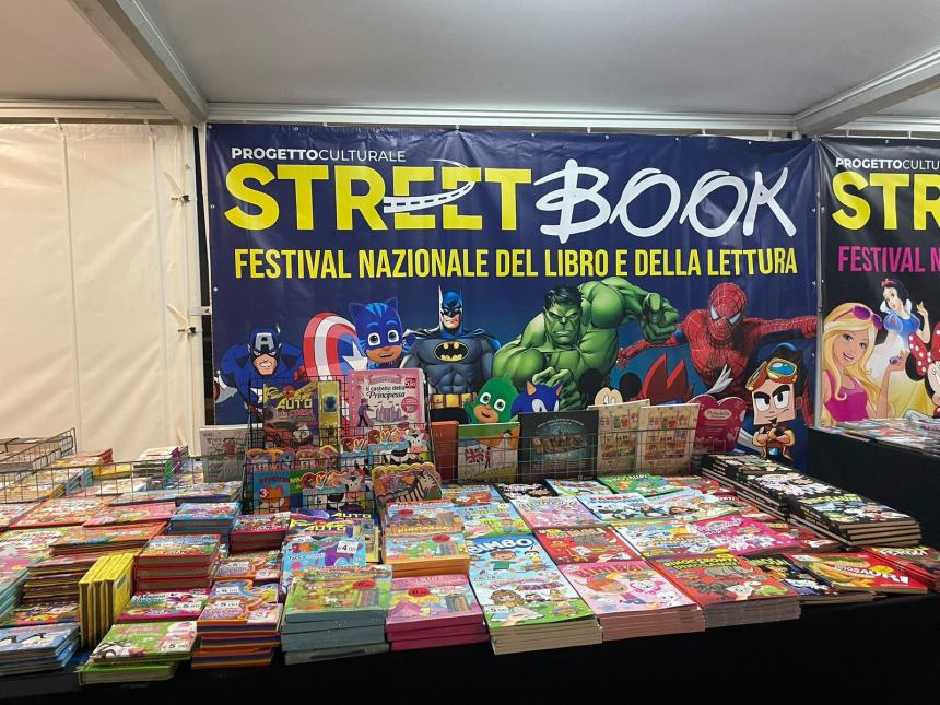 Street book festival in piazza Sant'Antonio 