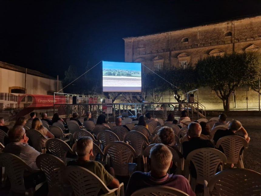 Un capitolo della Grande Storia ha preso forma in piazza Skanderbeg