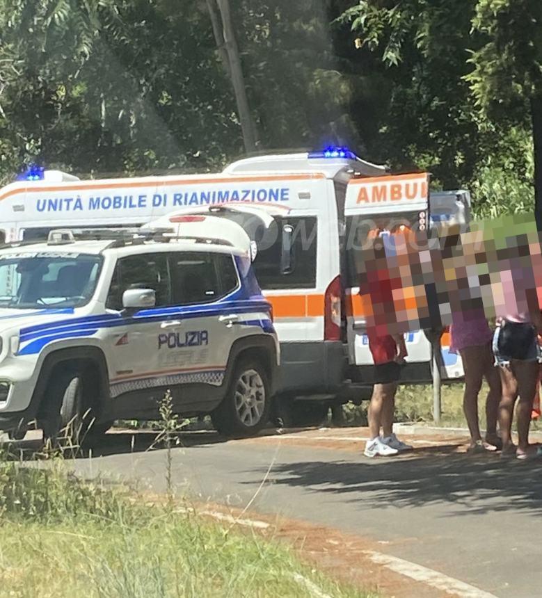 Scontro tra due auto su via Istonia, 4 feriti