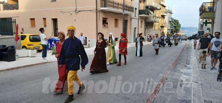 I colori della tradizione: il successo del Palio di San Nicola 