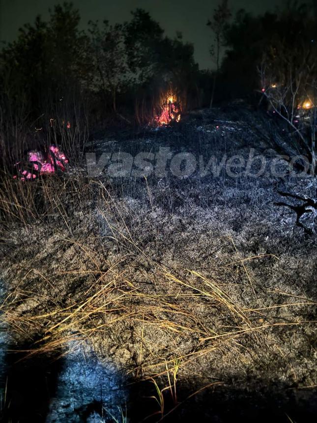 Fiamme in contrada Fontanelle a Casalbordino, intervento dei Vigili del fuoco 