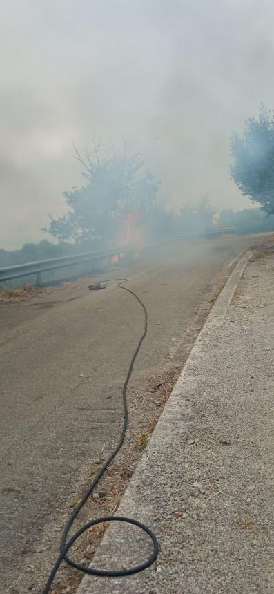 Ampio incendio a Rocca San Giovanni: necessario l’intervento di mezzi aerei