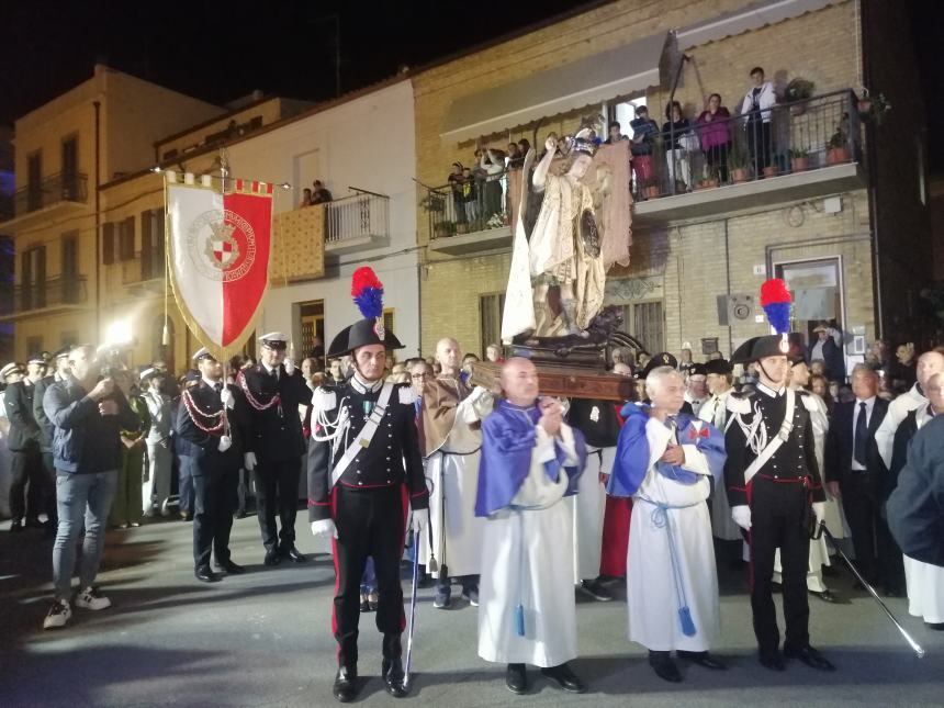 Lungo corteo per San Michele, Bruno Forte: "La grazia della pace scenda sulle guerea" 